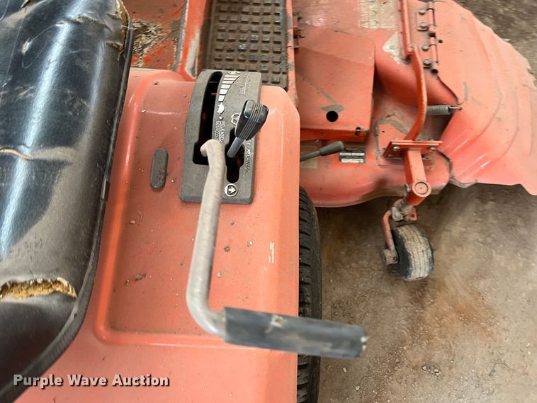 image for item LB9335 Kubota G1900  lawn mower