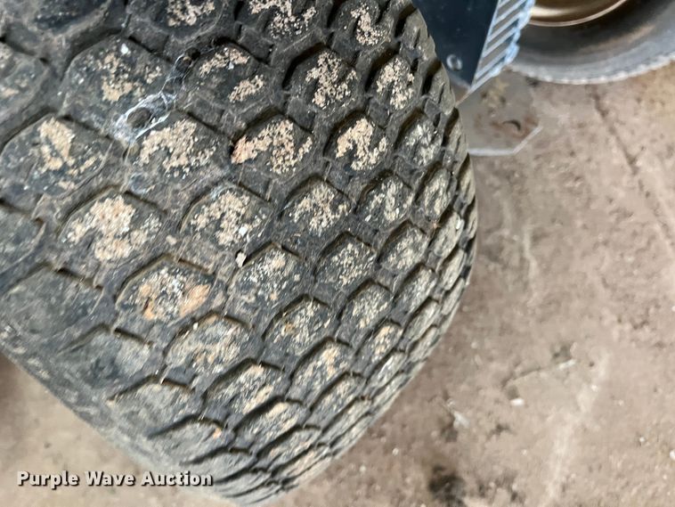 image for item LB9335 Kubota G1900  lawn mower