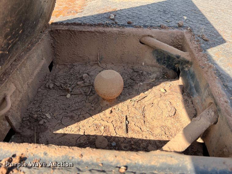 image for item LB9336 2006 Chevrolet 2500HD  Ext. Cab flatbed pickup truck