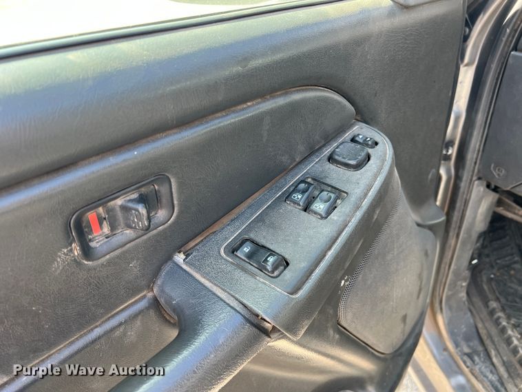 image for item LB9336 2006 Chevrolet 2500HD  Ext. Cab flatbed pickup truck