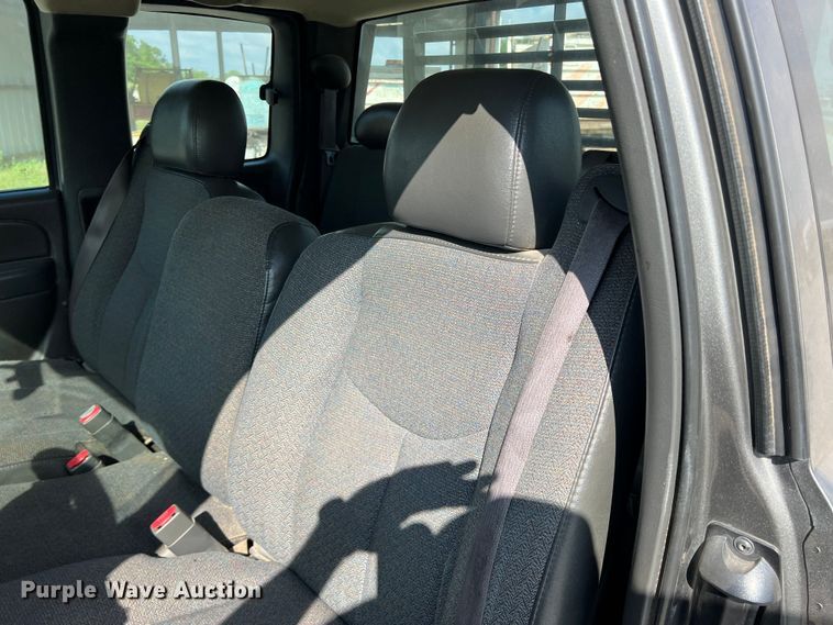 image for item LB9336 2006 Chevrolet 2500HD  Ext. Cab flatbed pickup truck