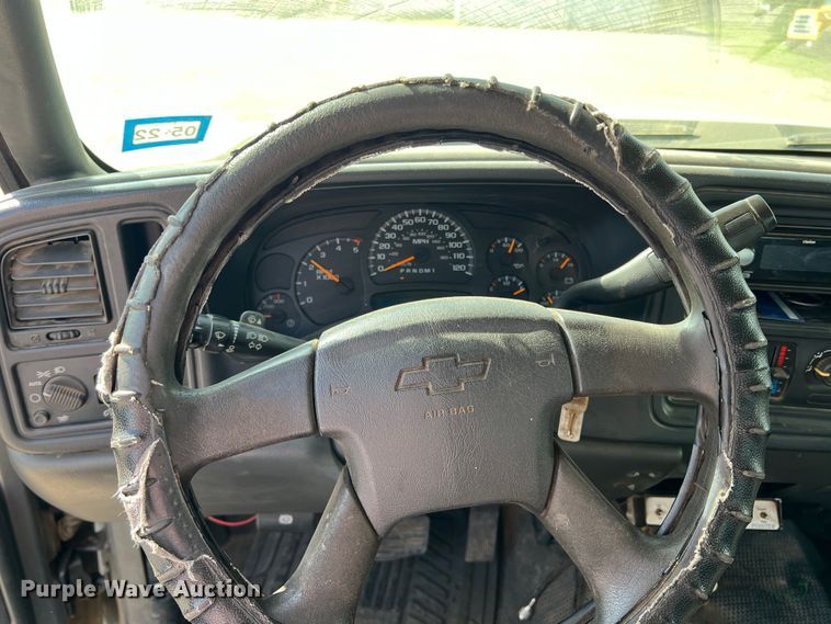 image for item LB9336 2006 Chevrolet 2500HD  Ext. Cab flatbed pickup truck