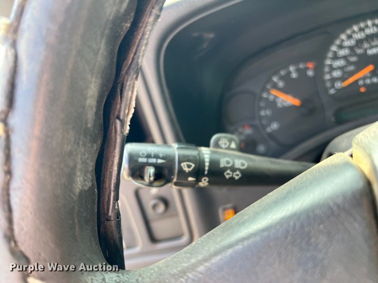 image for item LB9336 2006 Chevrolet 2500HD  Ext. Cab flatbed pickup truck