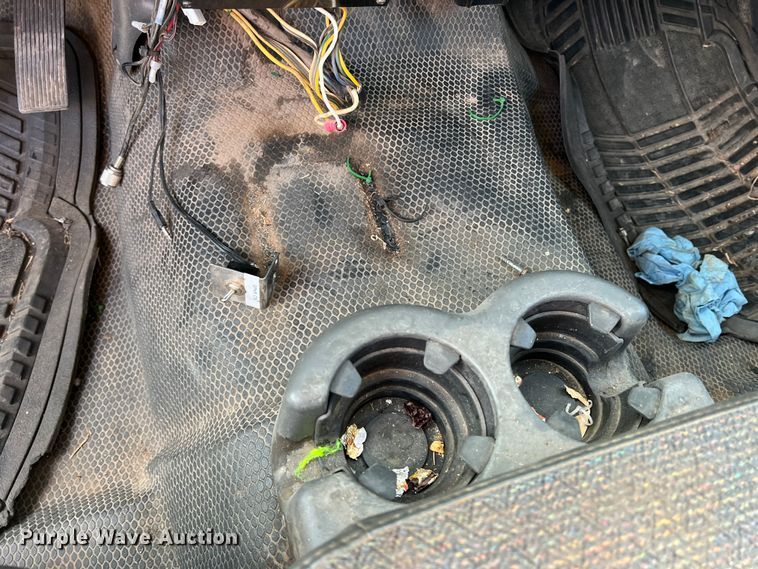 image for item LB9336 2006 Chevrolet 2500HD  Ext. Cab flatbed pickup truck