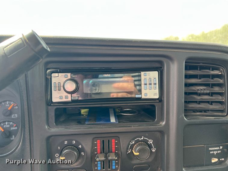 image for item LB9336 2006 Chevrolet 2500HD  Ext. Cab flatbed pickup truck