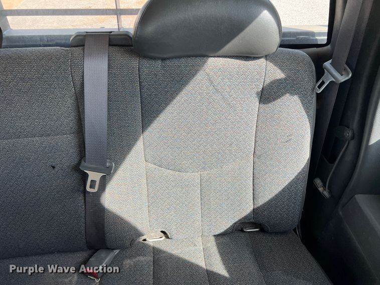 image for item LB9336 2006 Chevrolet 2500HD  Ext. Cab flatbed pickup truck