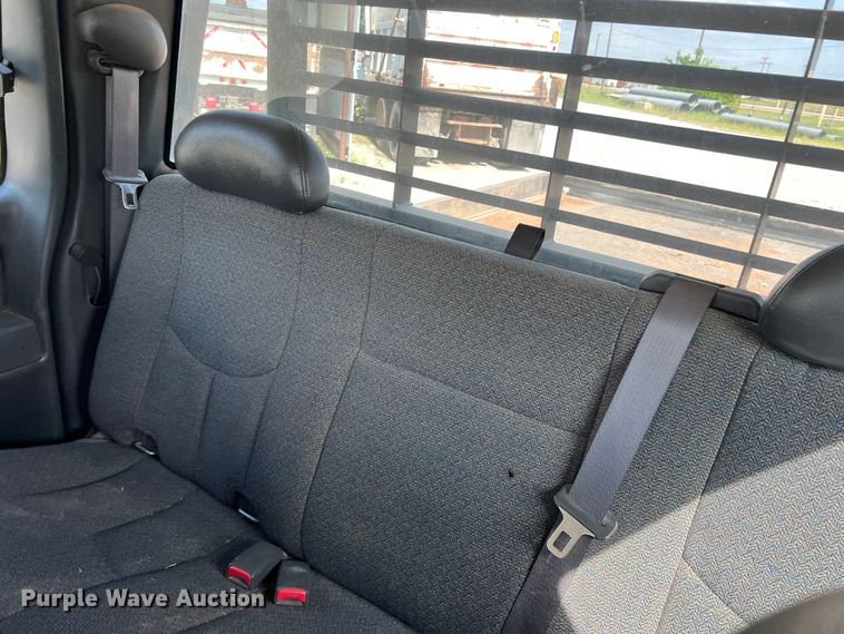 image for item LB9336 2006 Chevrolet 2500HD  Ext. Cab flatbed pickup truck