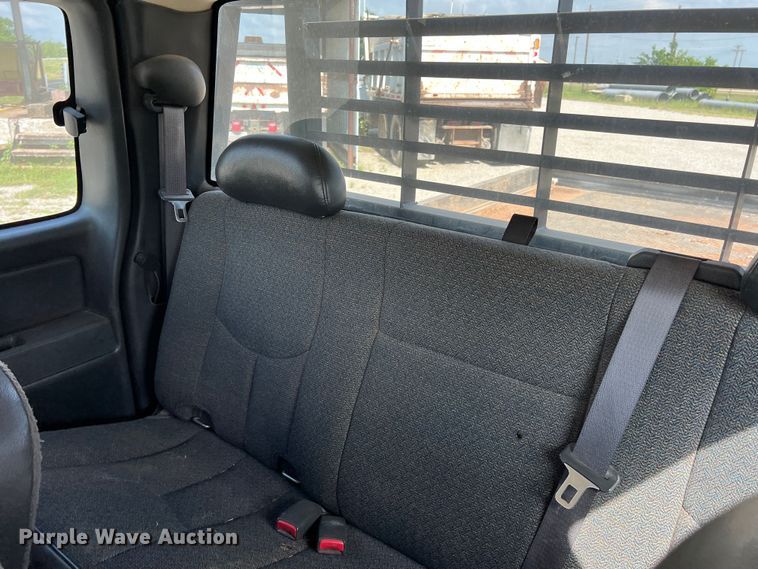 image for item LB9336 2006 Chevrolet 2500HD  Ext. Cab flatbed pickup truck