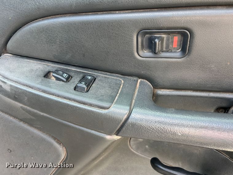 image for item LB9336 2006 Chevrolet 2500HD  Ext. Cab flatbed pickup truck