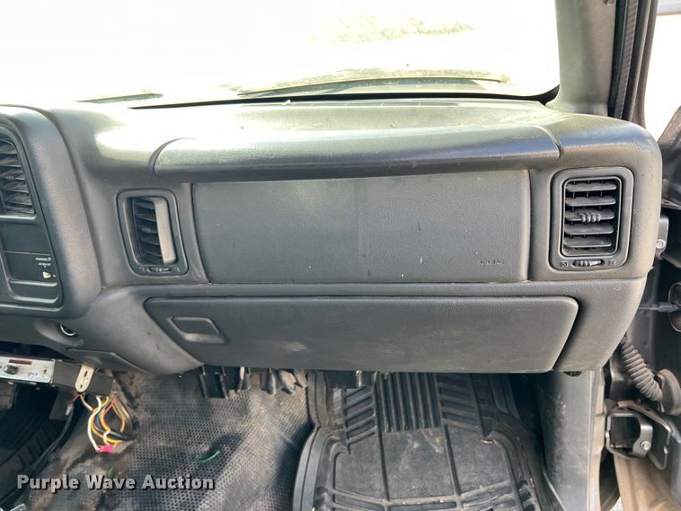 image for item LB9336 2006 Chevrolet 2500HD  Ext. Cab flatbed pickup truck