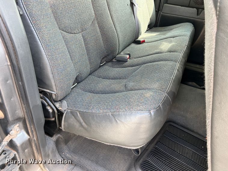 image for item LB9336 2006 Chevrolet 2500HD  Ext. Cab flatbed pickup truck