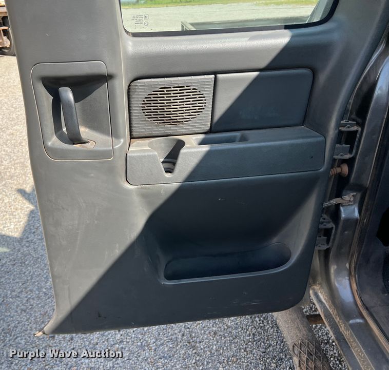 image for item LB9336 2006 Chevrolet 2500HD  Ext. Cab flatbed pickup truck