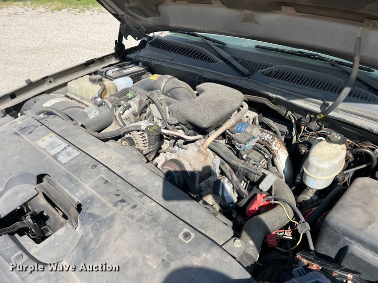 image for item LB9336 2006 Chevrolet 2500HD  Ext. Cab flatbed pickup truck