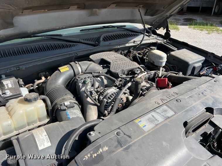 image for item LB9336 2006 Chevrolet 2500HD  Ext. Cab flatbed pickup truck