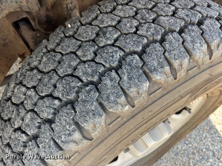 image for item LB9336 2006 Chevrolet 2500HD  Ext. Cab flatbed pickup truck