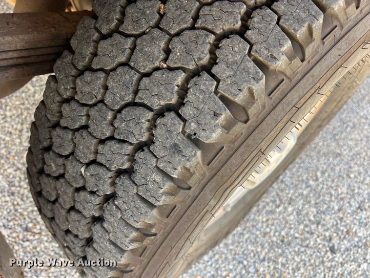 image for item LB9336 2006 Chevrolet 2500HD  Ext. Cab flatbed pickup truck