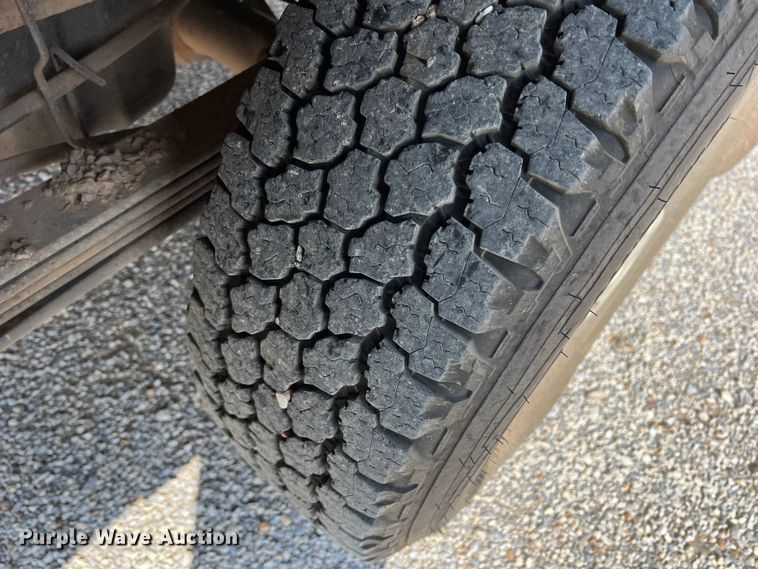 image for item LB9336 2006 Chevrolet 2500HD  Ext. Cab flatbed pickup truck