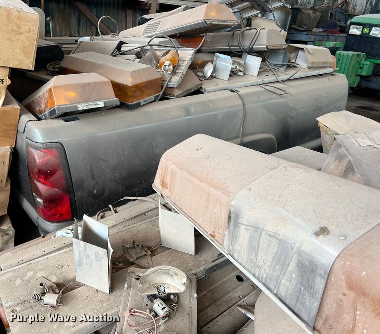 image for item LB9336 2006 Chevrolet 2500HD  Ext. Cab flatbed pickup truck