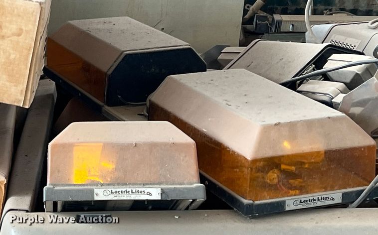 image for item LB9336 2006 Chevrolet 2500HD  Ext. Cab flatbed pickup truck