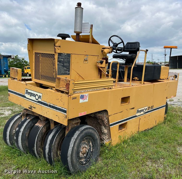 image for item LB9338 1999 Ferguson SP912  pneumatic roller