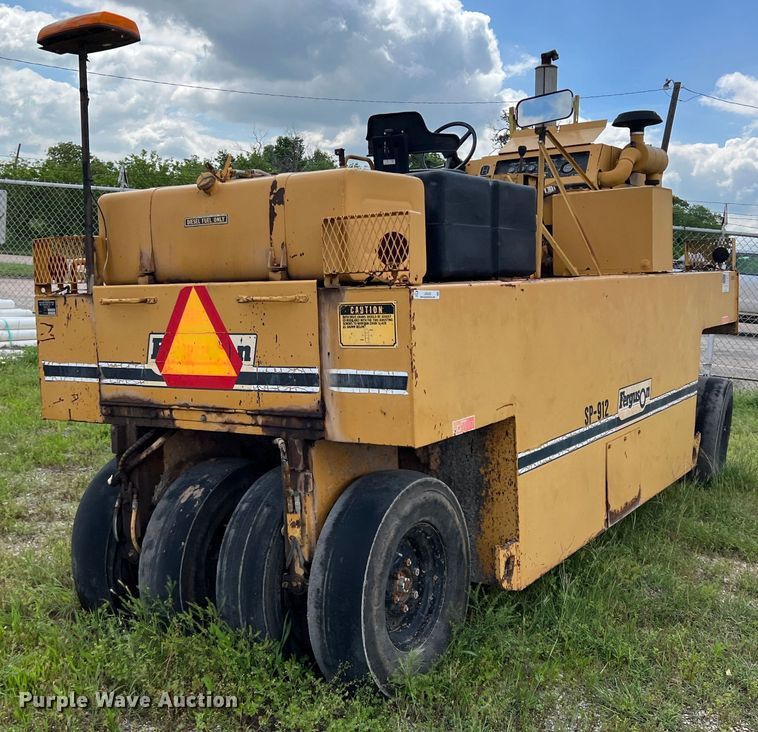 image for item LB9338 1999 Ferguson SP912  pneumatic roller