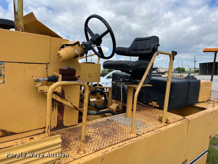 image for item LB9338 1999 Ferguson SP912  pneumatic roller