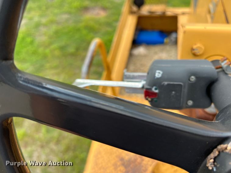 image for item LB9338 1999 Ferguson SP912  pneumatic roller