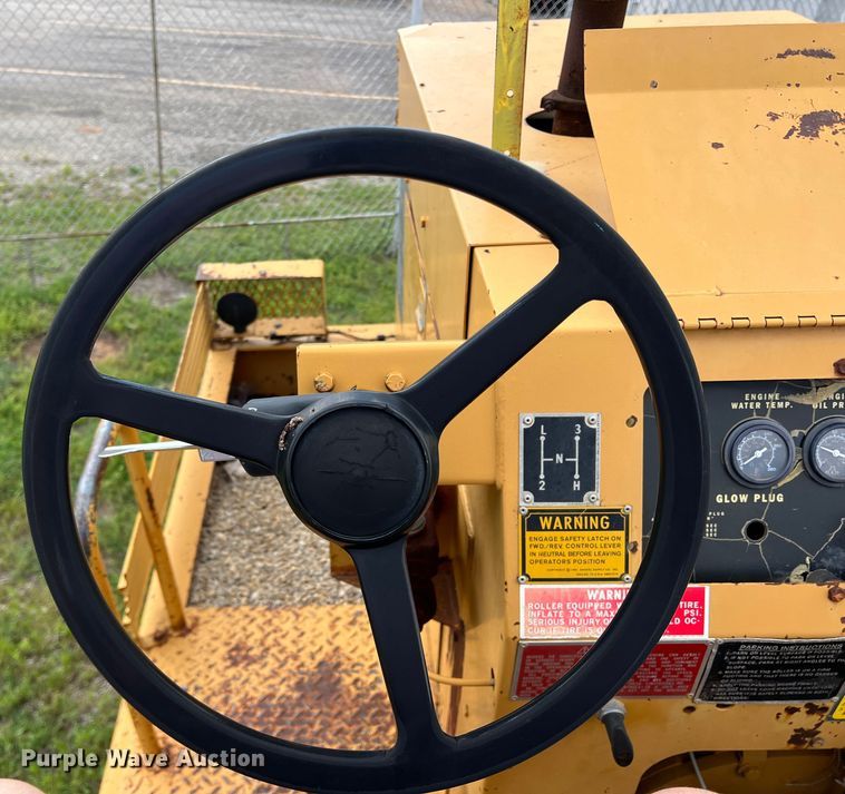 image for item LB9338 1999 Ferguson SP912  pneumatic roller