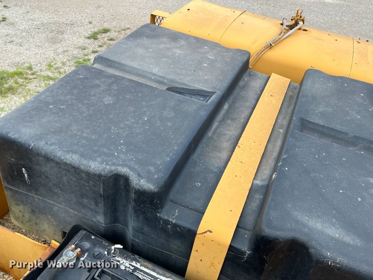 image for item LB9338 1999 Ferguson SP912  pneumatic roller