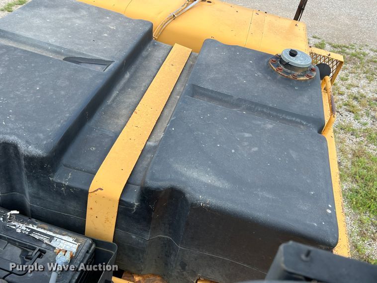 image for item LB9338 1999 Ferguson SP912  pneumatic roller