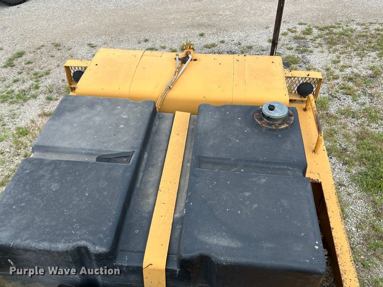 image for item LB9338 1999 Ferguson SP912  pneumatic roller