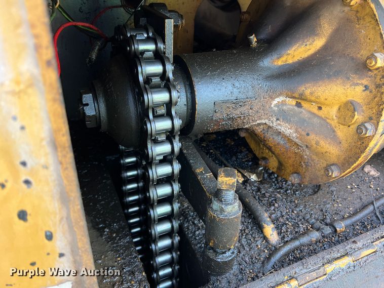 image for item LB9338 1999 Ferguson SP912  pneumatic roller