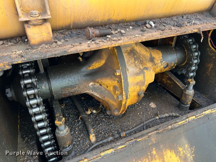 image for item LB9338 1999 Ferguson SP912  pneumatic roller