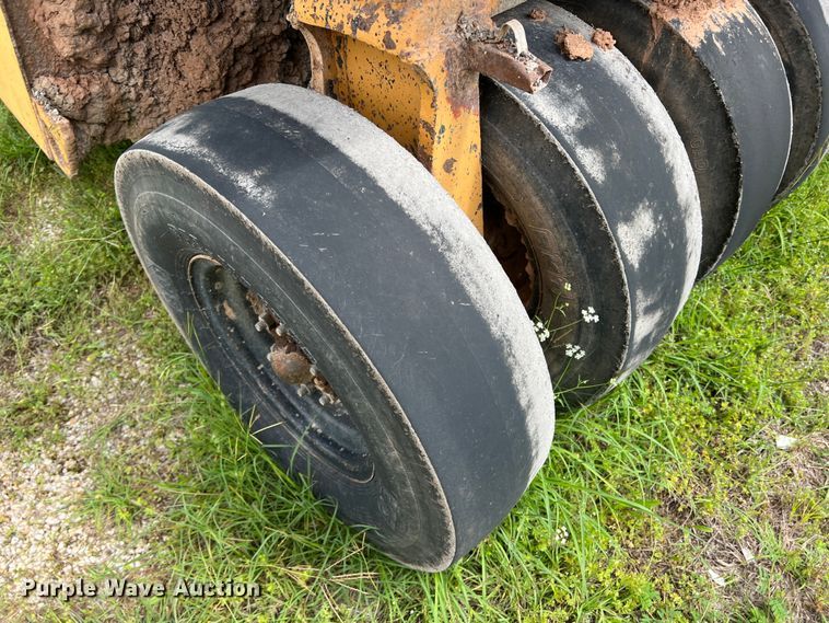 image for item LB9338 1999 Ferguson SP912  pneumatic roller