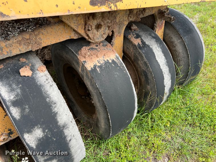 image for item LB9338 1999 Ferguson SP912  pneumatic roller