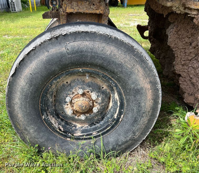 image for item LB9338 1999 Ferguson SP912  pneumatic roller