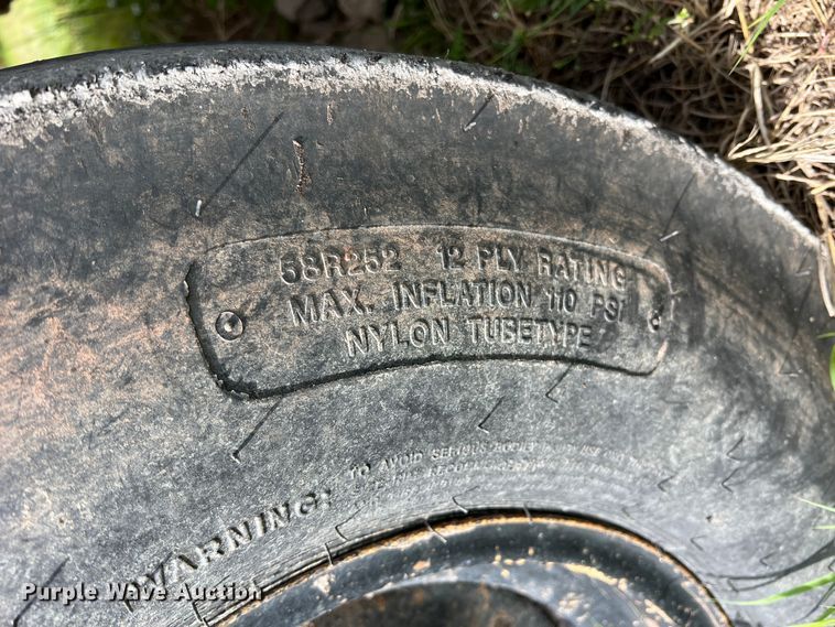 image for item LB9338 1999 Ferguson SP912  pneumatic roller