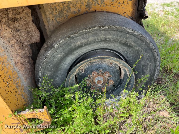 image for item LB9338 1999 Ferguson SP912  pneumatic roller