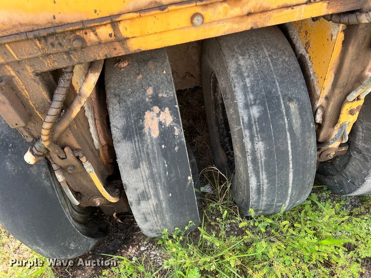 image for item LB9338 1999 Ferguson SP912  pneumatic roller