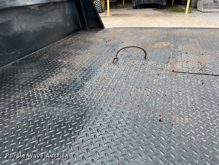 image for item LB9339 2013 Chevrolet 3500HD  Crew Cab flatbed pickup truck