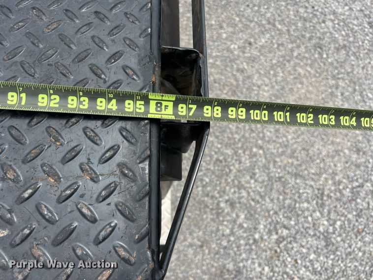 image for item LB9339 2013 Chevrolet 3500HD  Crew Cab flatbed pickup truck