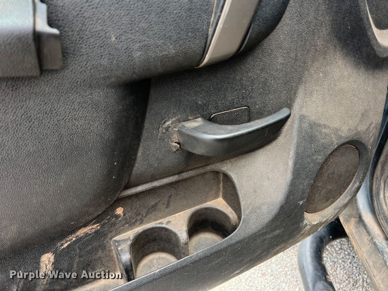 image for item LB9339 2013 Chevrolet 3500HD  Crew Cab flatbed pickup truck