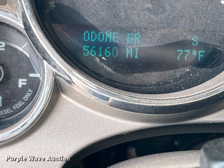 image for item LB9339 2013 Chevrolet 3500HD  Crew Cab flatbed pickup truck