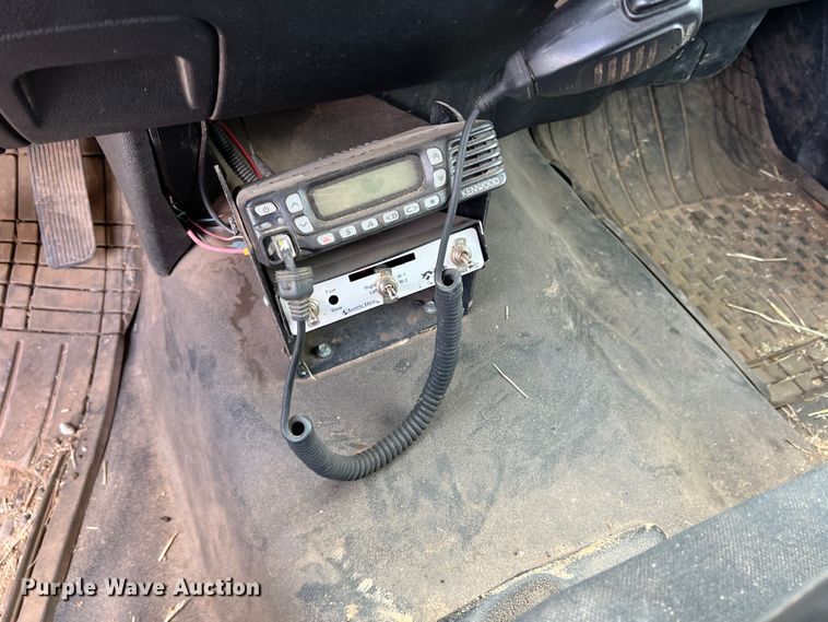 image for item LB9339 2013 Chevrolet 3500HD  Crew Cab flatbed pickup truck