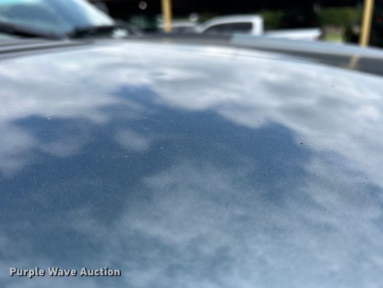 image for item LB9339 2013 Chevrolet 3500HD  Crew Cab flatbed pickup truck