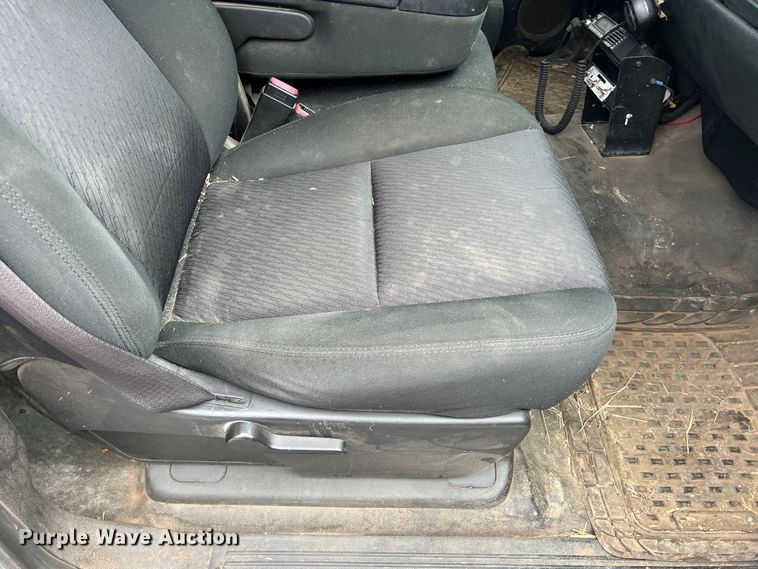 image for item LB9339 2013 Chevrolet 3500HD  Crew Cab flatbed pickup truck