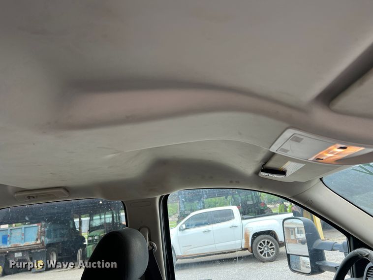 image for item LB9339 2013 Chevrolet 3500HD  Crew Cab flatbed pickup truck