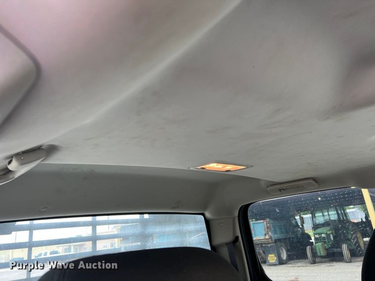 image for item LB9339 2013 Chevrolet 3500HD  Crew Cab flatbed pickup truck