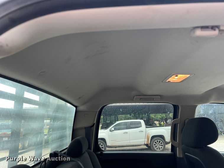 image for item LB9339 2013 Chevrolet 3500HD  Crew Cab flatbed pickup truck