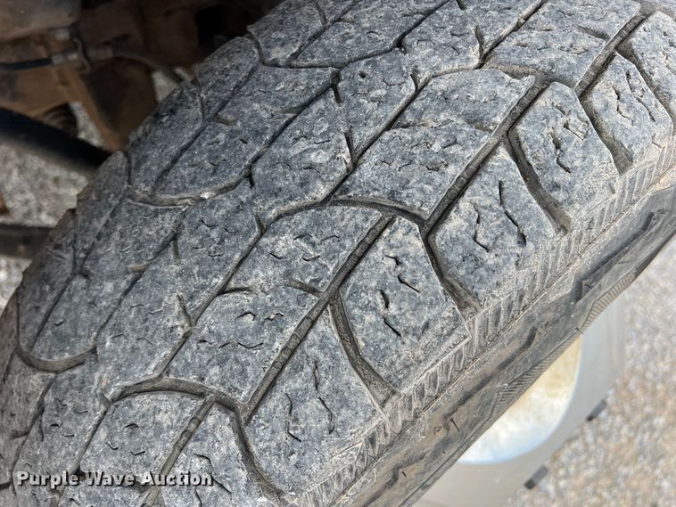 image for item LB9339 2013 Chevrolet 3500HD  Crew Cab flatbed pickup truck